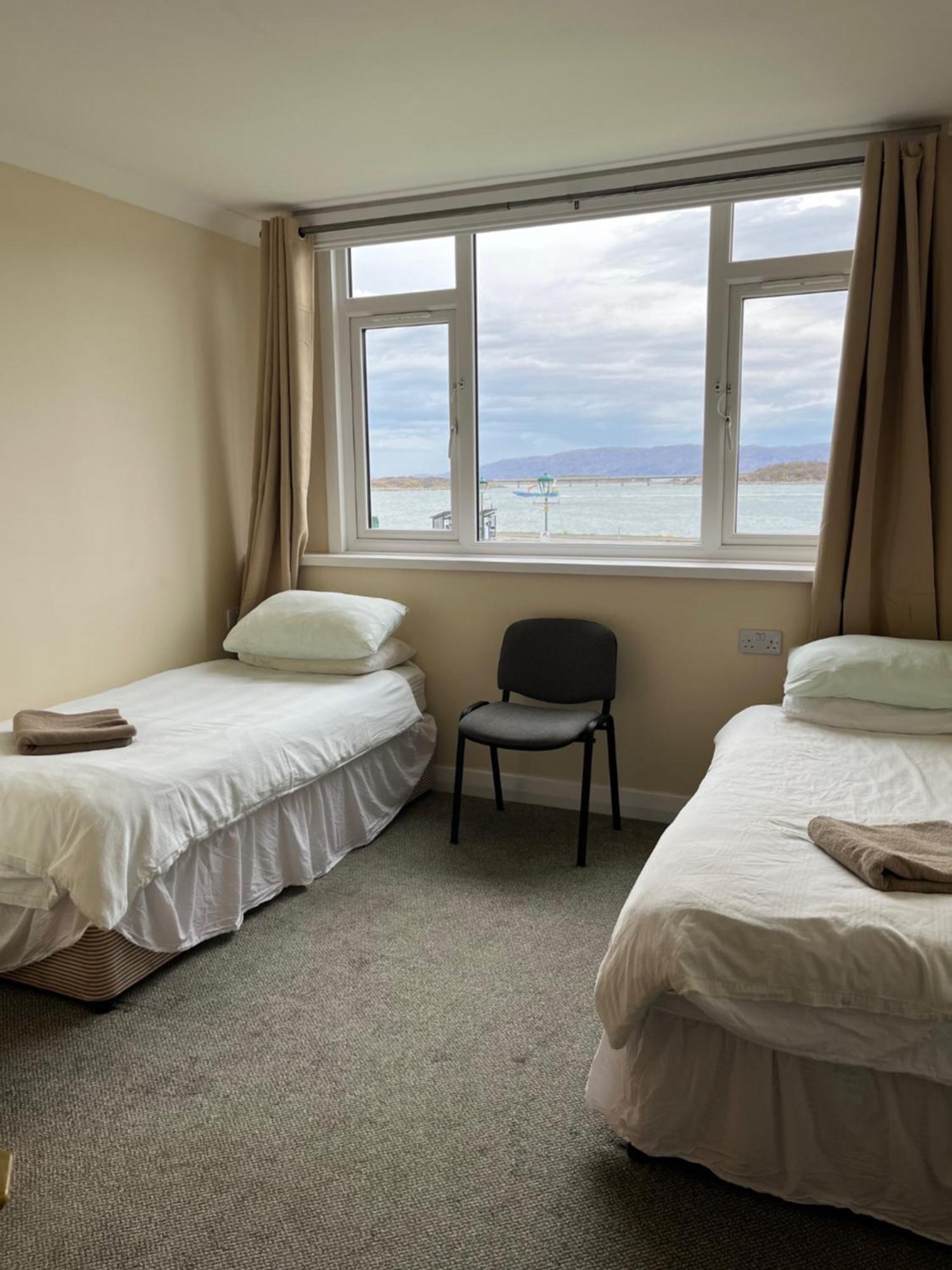 Saucy Mary'S Hostel Kyleakin Esterno foto